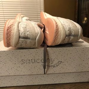 Saucony Freedom ISO 2 NEW IN BOX!